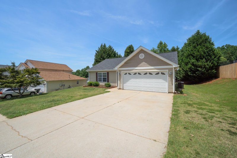 Property image 3 at 5 Jessica Way, Greer, SC 29651