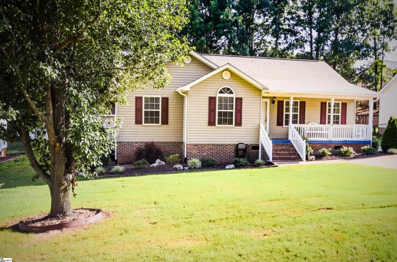 Property image 2 at 120 Brown Road, Easley, SC 29642-9140