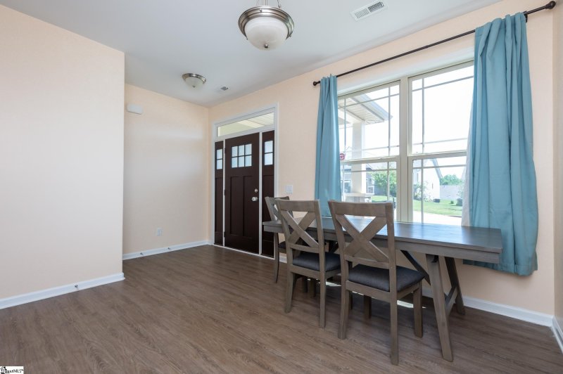 Property image 2 at 140 Bur Oak Drive, Taylors, SC 29687