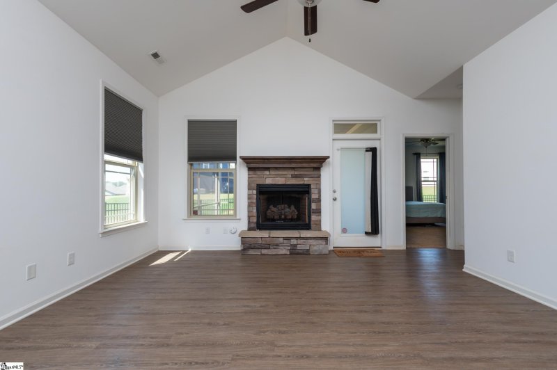 Property image 5 at 140 Bur Oak Drive, Taylors, SC 29687