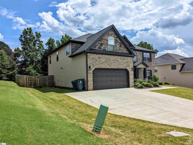 Property image 3 at 216 Ashcroft Lane, Simpsonville, SC 29681