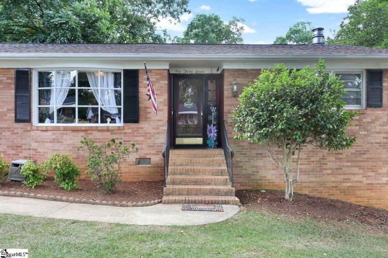 Property image 2 at 137 Cashmere Drive, Greenville, SC 29605