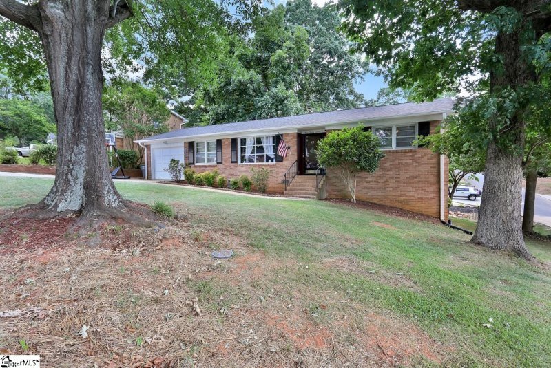 Property image 3 at 137 Cashmere Drive, Greenville, SC 29605