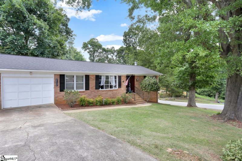 Property image 4 at 137 Cashmere Drive, Greenville, SC 29605