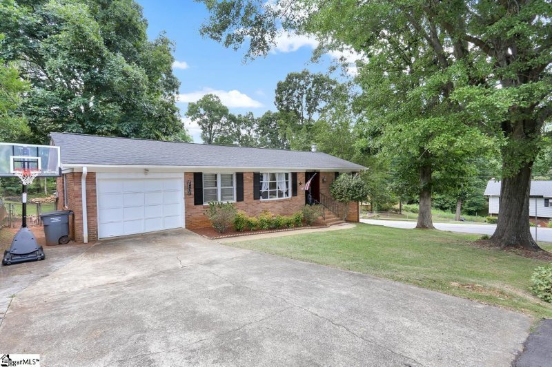 Property image 5 at 137 Cashmere Drive, Greenville, SC 29605