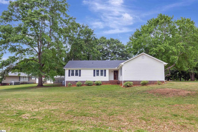 Property image 2 at 304 Stonehaven Drive, Anderson, SC 29625