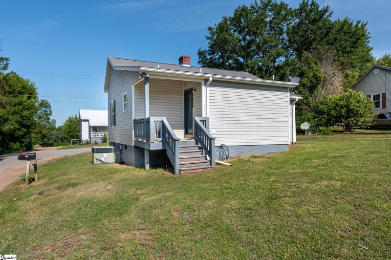 Property image 2 at 317 W. Beattie Street, Liberty, SC 29657-141