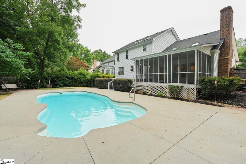 Property image 3 at 904 E Silverleaf Street, Greer, SC 29650