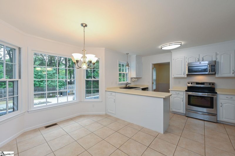 Property image 4 at 904 E Silverleaf Street, Greer, SC 29650