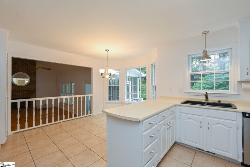 Property image 5 at 904 E Silverleaf Street, Greer, SC 29650