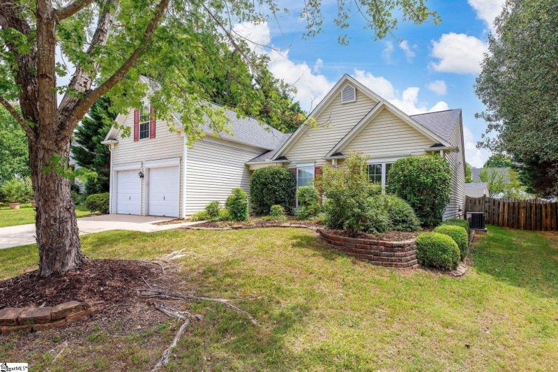 Property image 3 at 9 Hunterdon Court, Simpsonville, SC 29680