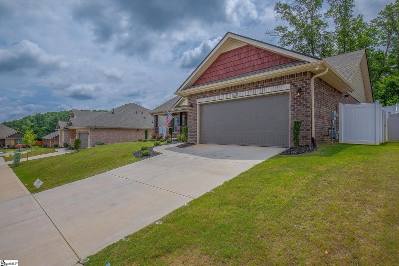 Property image 2 at 128 Starlight Drive, Greenville, SC 29605