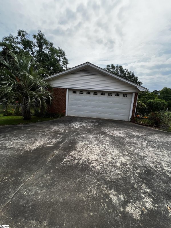 Property image 2 at 115 Churchill Avenue, Greer, SC 29651-1454