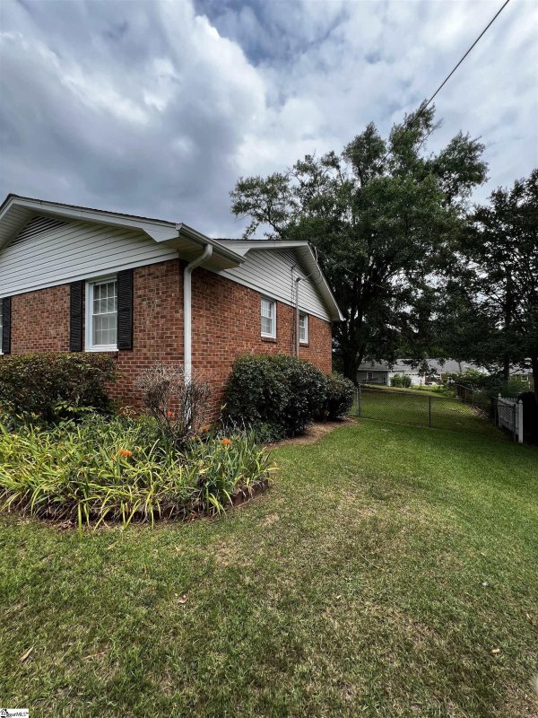 Property image 4 at 115 Churchill Avenue, Greer, SC 29651-1454