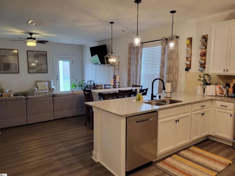 Property image 4 at 226 Braselton Street, Duncan, SC 29334