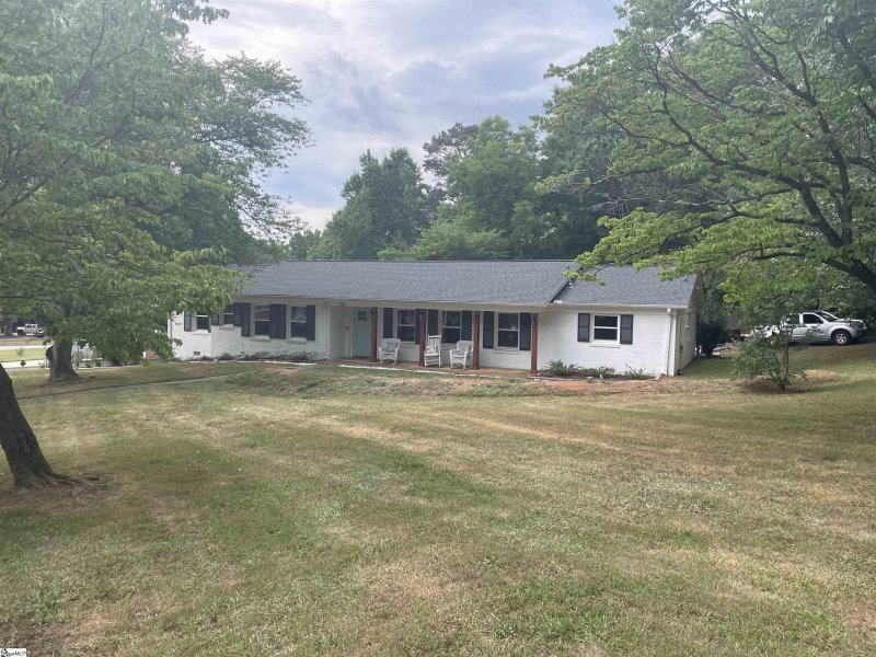 Property image 2 at 201 Bellview Drive, Taylors, SC 29687