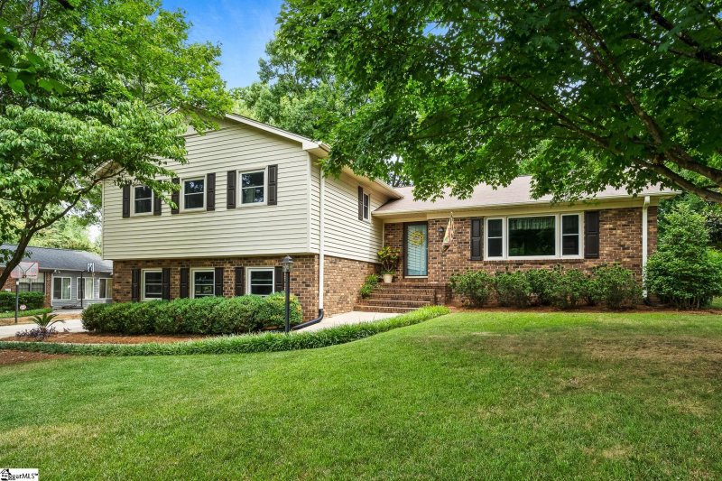 Property image 2 at 115 Continental Drive, Greenville, SC 29615