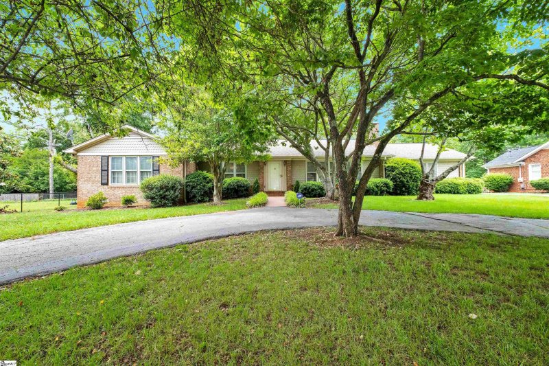 Property image 2 at 701 Meadowbrook Drive, Spartanburg, SC 29307