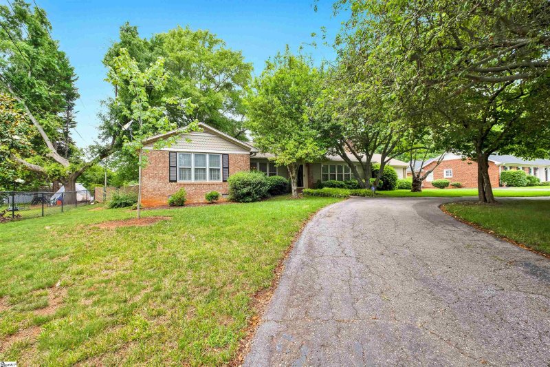 Property image 3 at 701 Meadowbrook Drive, Spartanburg, SC 29307