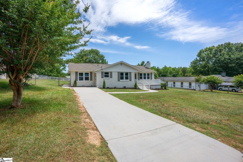 Property image 2 at 104 S Rockview Drive, Greenville, SC 29609