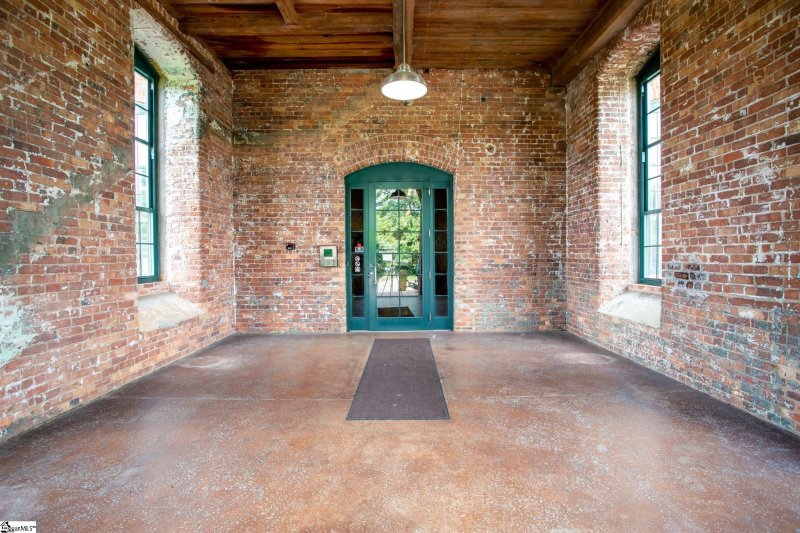 Property image 3 at 400 Mills Avenue, Greenville, SC 29605