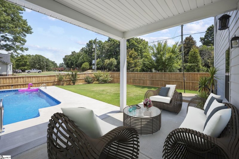 Property image 3 at 2 Waters Run Lane, Simpsonville, SC 29681