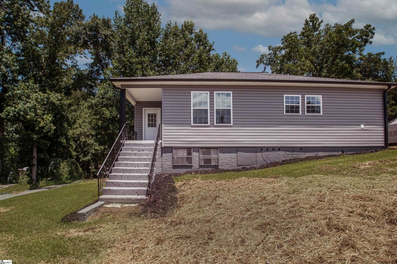 Property image 2 at 116 Cobb Street, Easley, SC 29640