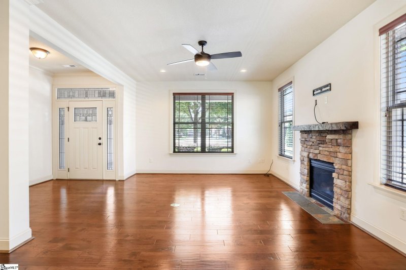 Property image 5 of 301 Ashler Drive in Greystone Cottages, Greer, SC 29650