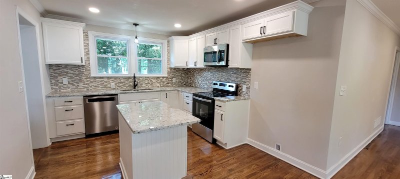 Property image 2 at 303 E Dorchester Boulevard, Greenville, SC 29605