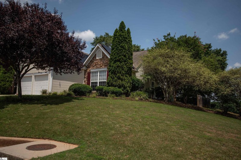 Property image 2 at 102 Sawyer Drive, Greenville, SC 29605
