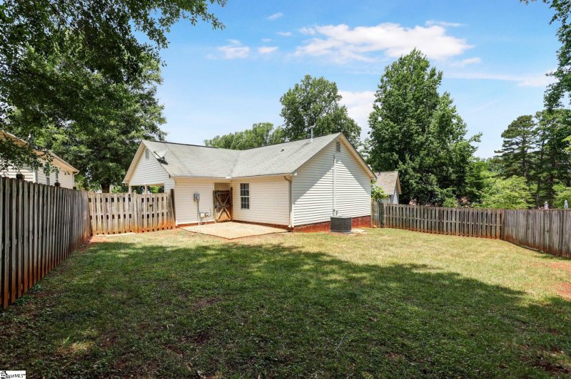 Property image 4 at 944 E Emerald Springs Drive, Boiling Springs, SC 29316-7200