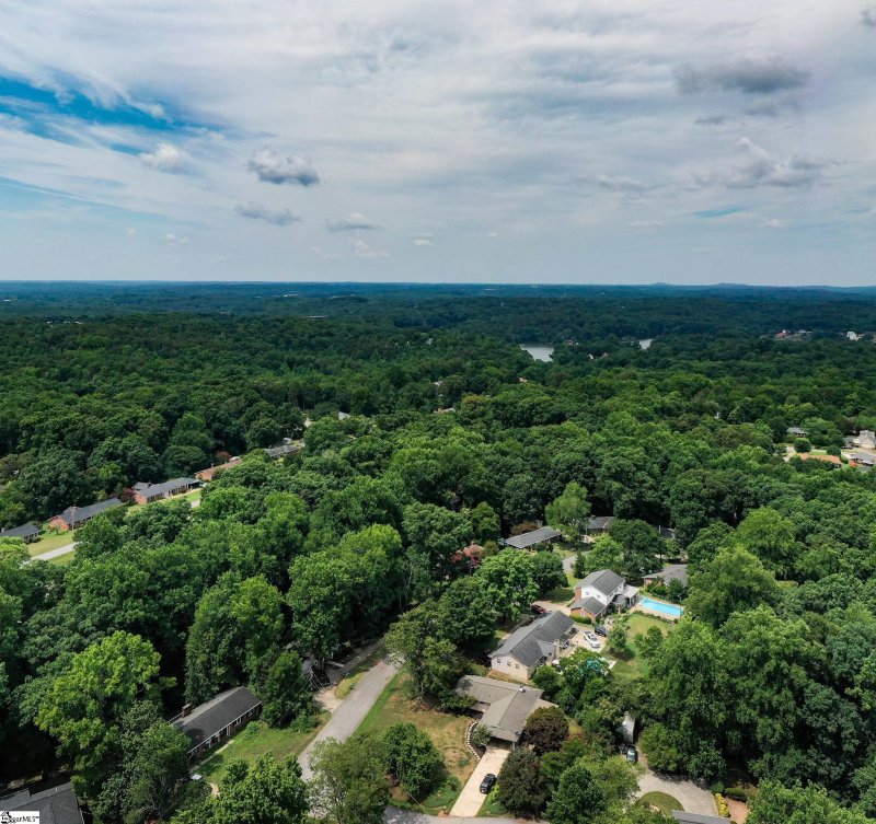 Property image 3 at 100 Sunderland Drive, Greenville, SC 29611