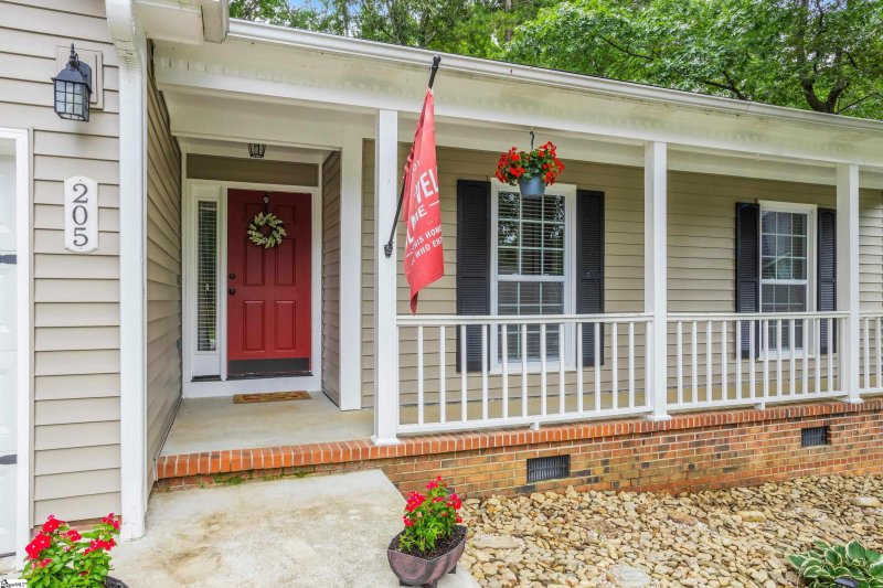 Property image 2 at 205 Burwood Drive, Simpsonville, SC 29681