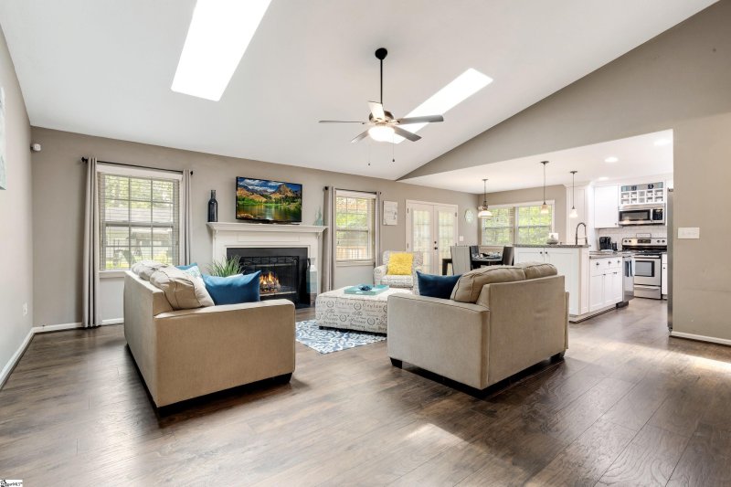 Property image 4 at 205 Burwood Drive, Simpsonville, SC 29681