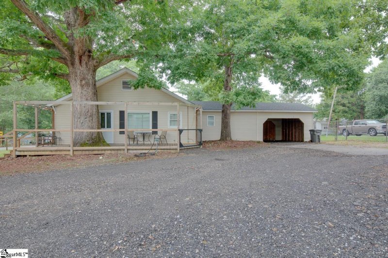 Property image 2 at 13 Meadors Avenue, Greenville, SC 29605