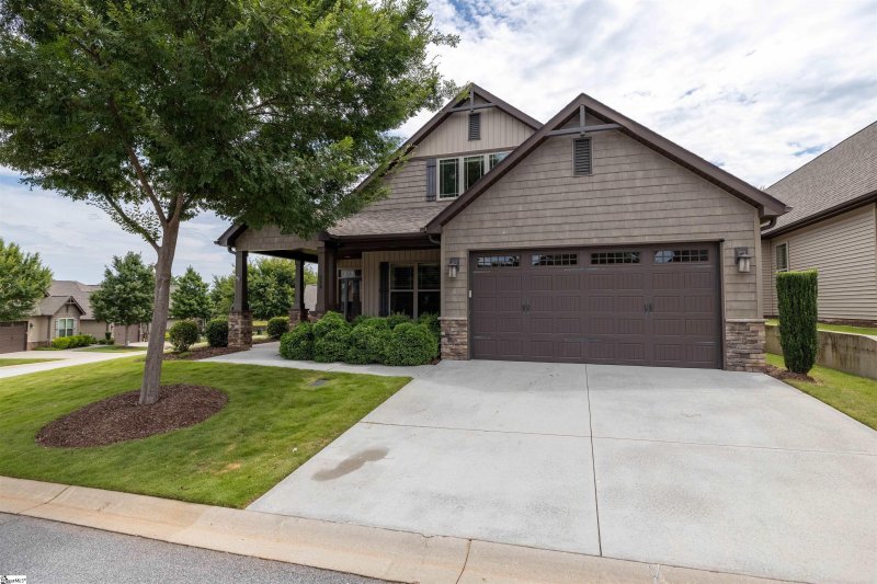 Property image 2 of 558 Ashler Drive in Greystone Cottages, Greer, SC 29651