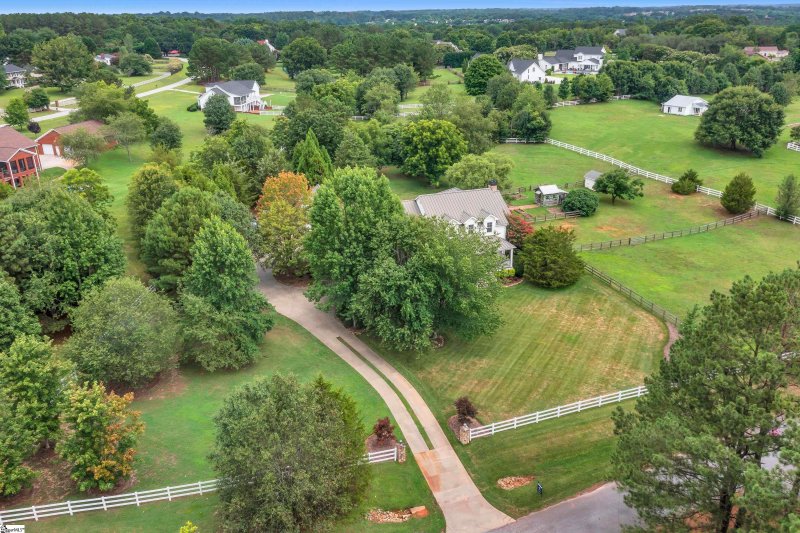 Property image 2 at 303 Bruce Farm Circle, Simpsonville, SC 29681