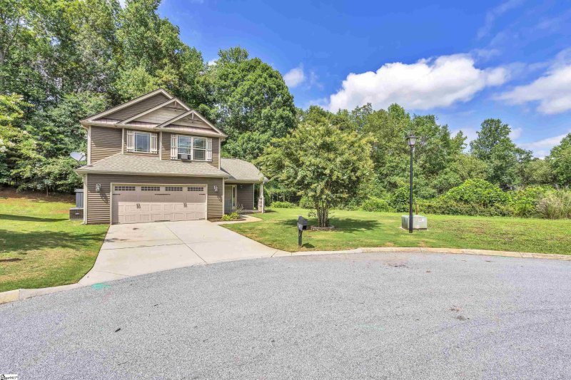 Property image 2 at 68 Juneau Court, Greenville, SC 29605