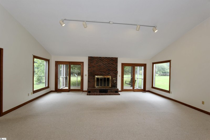 Property image 5 at 204 Woodgrove Trace, Spartanburg, SC 29301