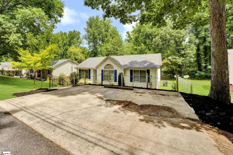 Property image 2 at 6 Miracle Drive, Greenville, SC 29605