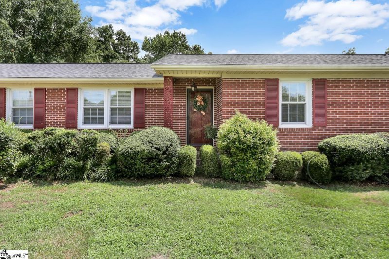 Property image 2 at 424 Fairhaven Drive, Taylors, SC 29687