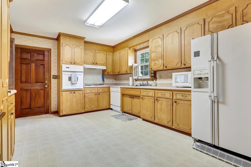 Property image 4 at 424 Fairhaven Drive, Taylors, SC 29687