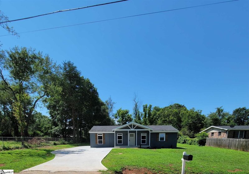 Property image 2 at 17 Gantt Drive, Greenville, SC 29605