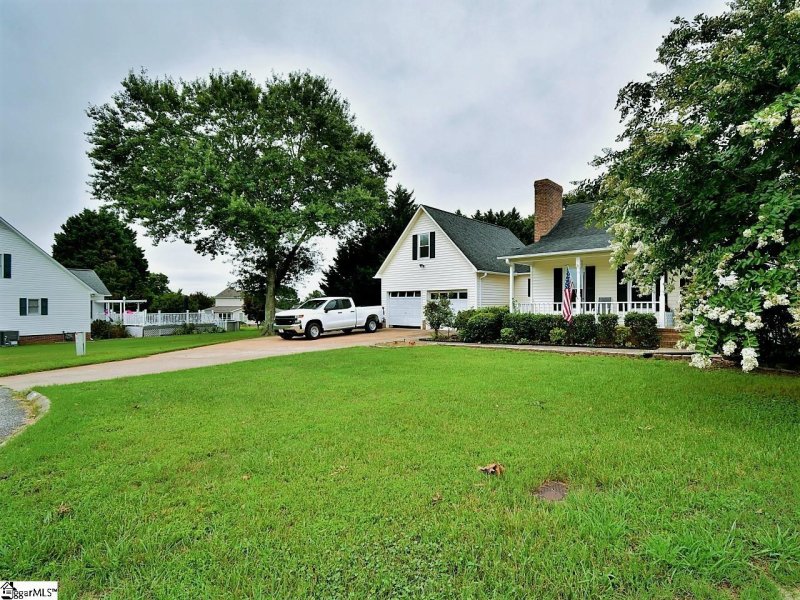 Property image 3 at 410 Pinnacle Court, Easley, SC 29642-7811