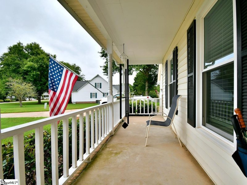 Property image 4 at 410 Pinnacle Court, Easley, SC 29642-7811