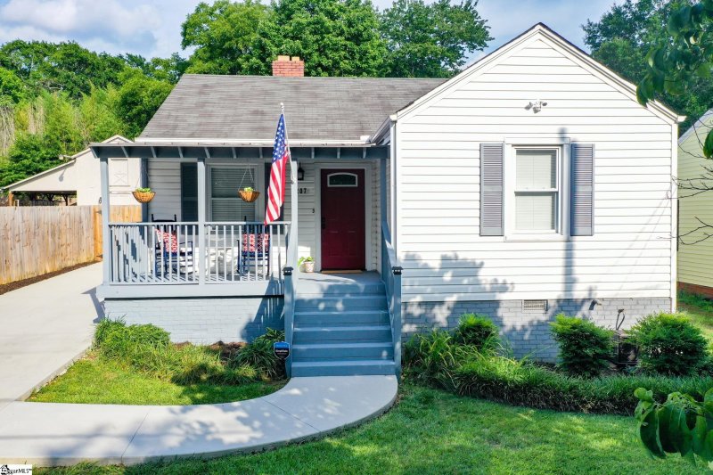 Property image 2 at 207 Landwood Avenue, Greenville, SC 29607