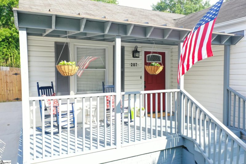 Property image 3 at 207 Landwood Avenue, Greenville, SC 29607