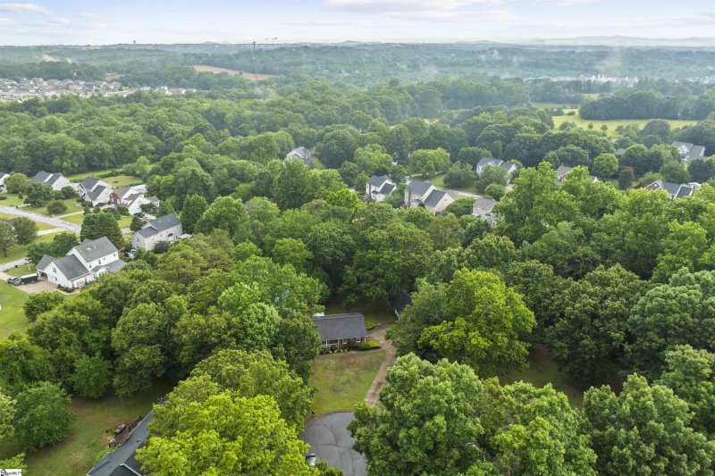 Property image 3 at 110 Newberry Court, Easley, SC 29642