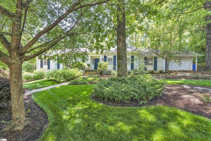 Property image 2 at 14 Chanticleer Drive, Greenville, SC 29605