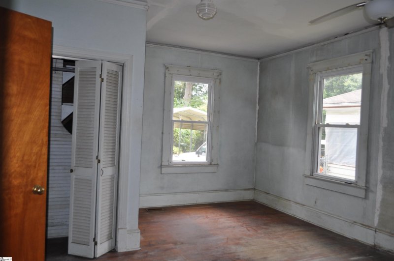 Property image 3 at 329 W Hampton Avenue, Spartanburg, SC 29306